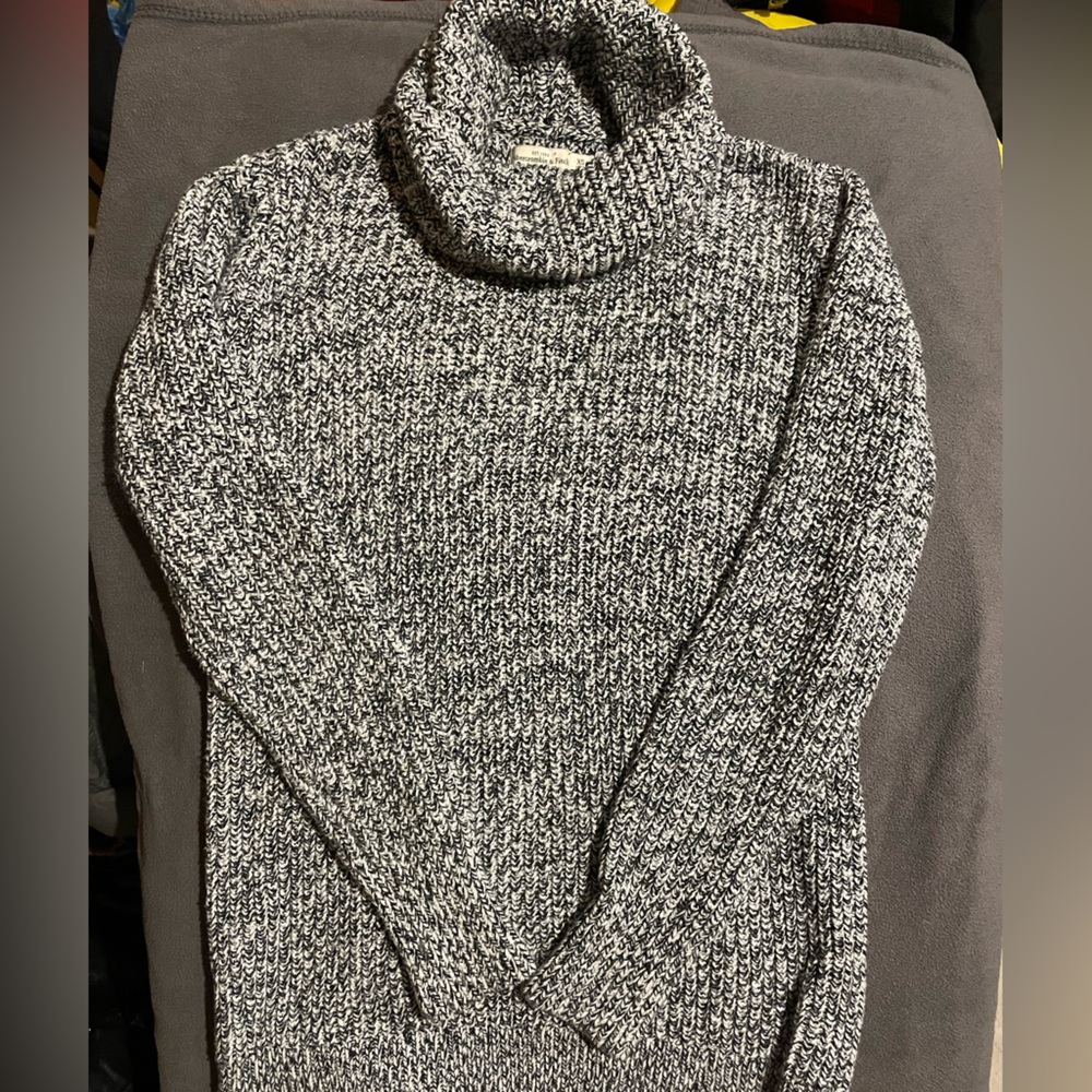 Abercrombie and fitch long turtleneck sweater XS